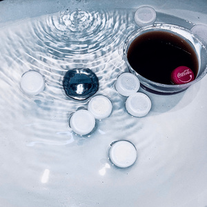 老女人保姆乱伦图片成视频
